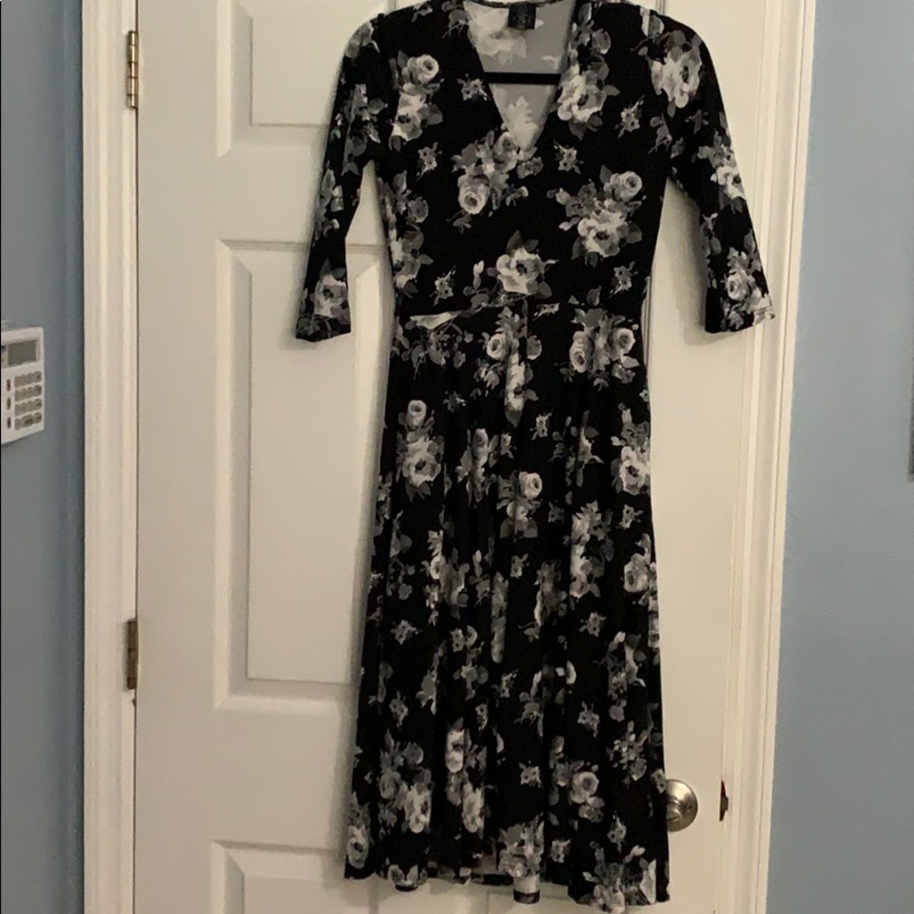 Agnes & Dora Floral dress with pockets size XS